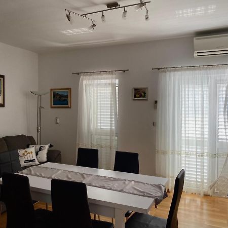 Apartman Nives Apartment Трогир Екстериор снимка