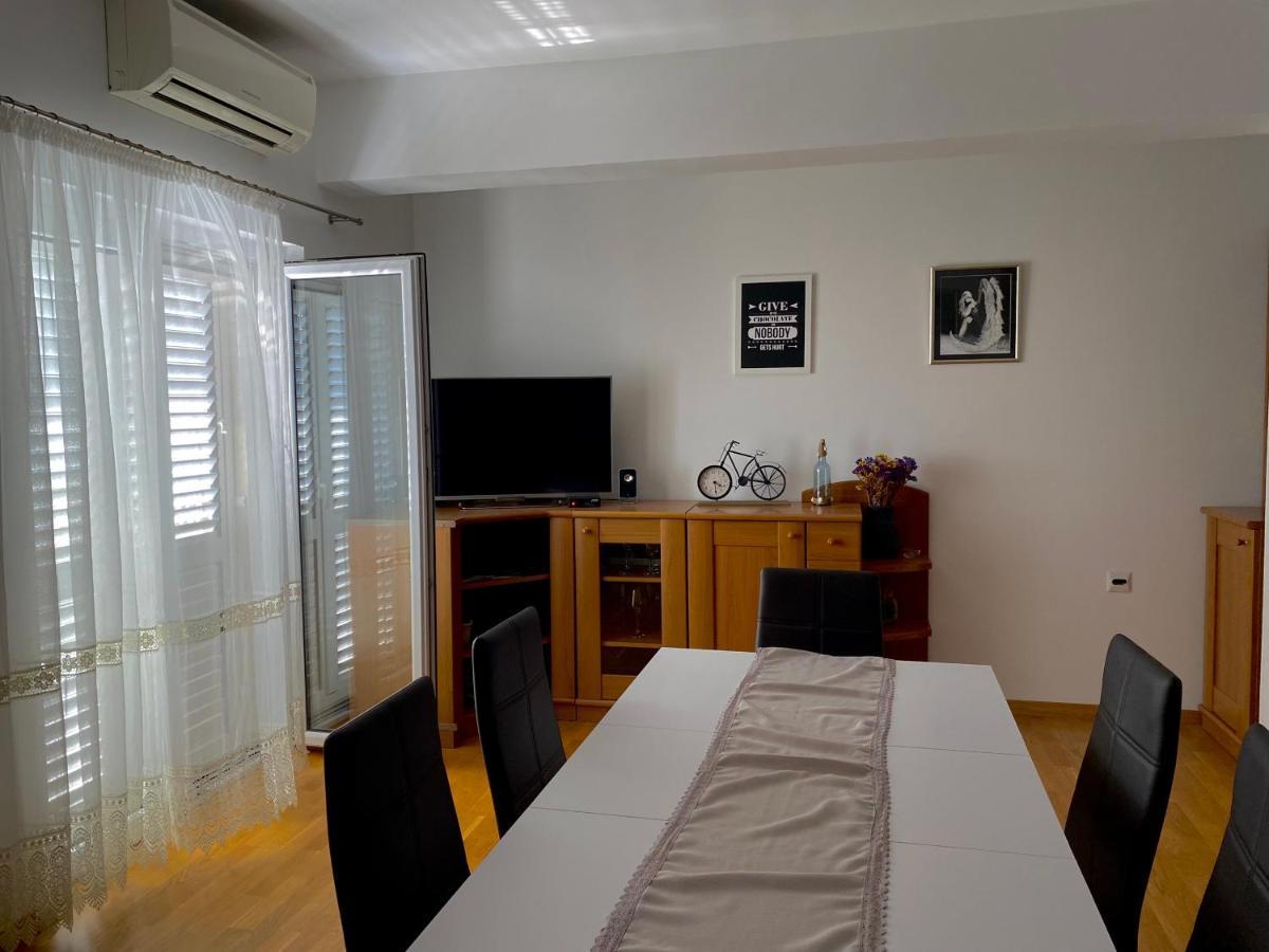 Apartman Nives Apartment Трогир Екстериор снимка