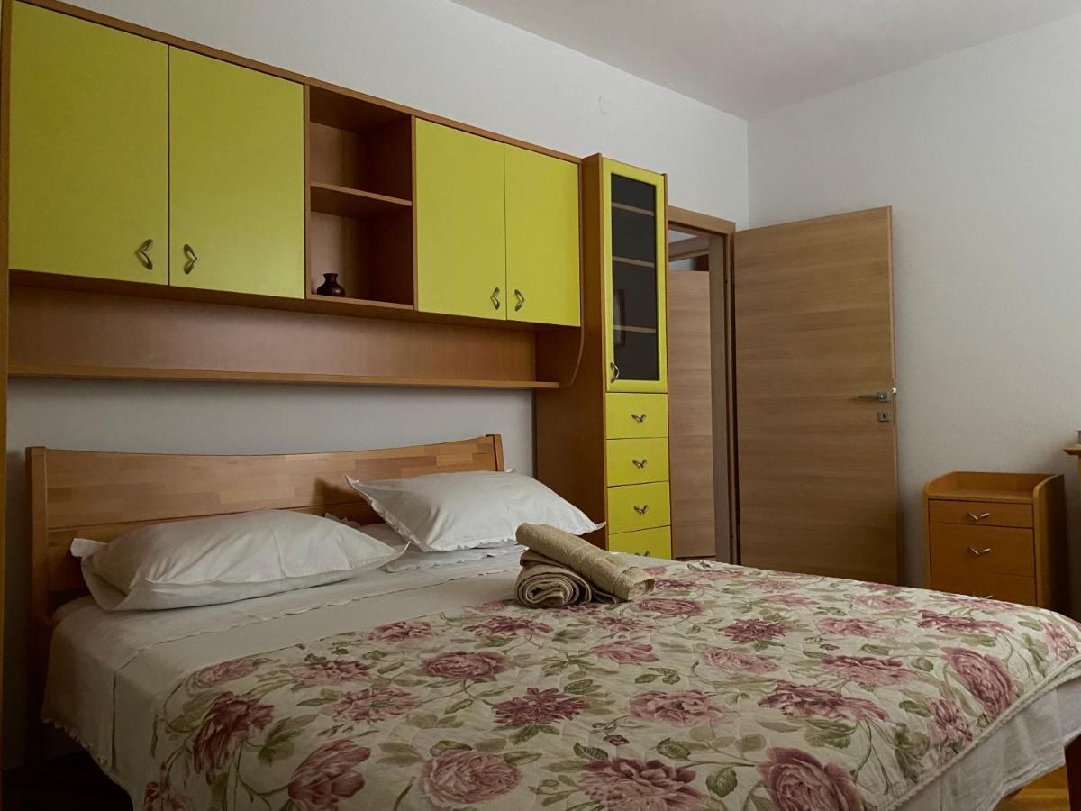 Apartman Nives Apartment Трогир Екстериор снимка