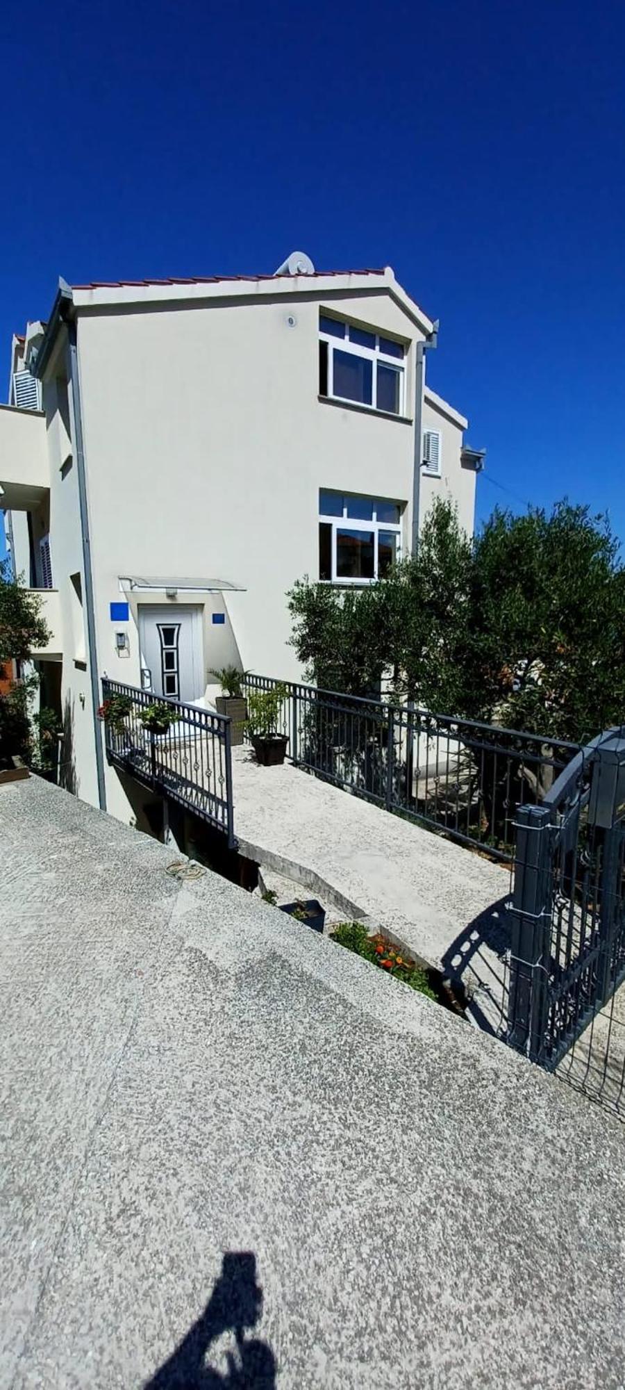 Apartman Nives Apartment Трогир Екстериор снимка