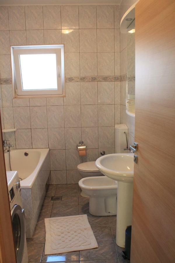 Apartman Nives Apartment Трогир Екстериор снимка